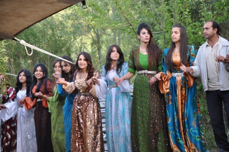 Yüksekova'da 19-20 Haziran 2010 tarihleri arasında evlenen çiftleri sizler için sayfamıza taşıdık.