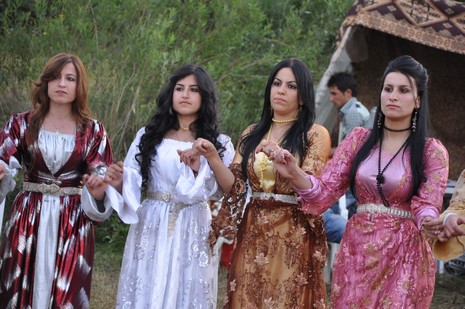 Yüksekova'da 19-20 Haziran 2010 tarihleri arasında evlenen çiftleri sizler için sayfamıza taşıdık.