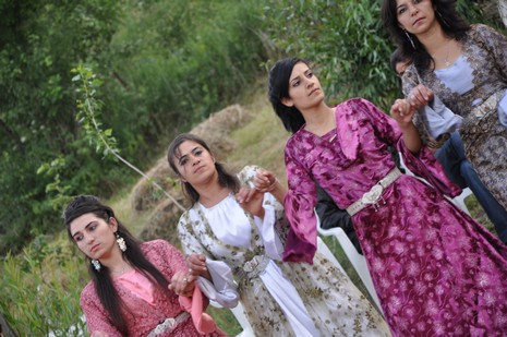 Yüksekova'da 19-20 Haziran 2010 tarihleri arasında evlenen çiftleri sizler için sayfamıza taşıdık.