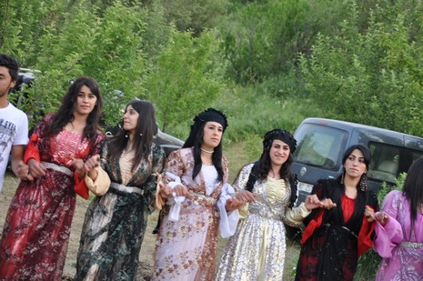 Yüksekova'da 19-20 Haziran 2010 tarihleri arasında evlenen çiftleri sizler için sayfamıza taşıdık.