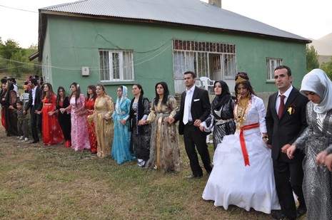 Yüksekova'da 19-20 Haziran 2010 tarihleri arasında evlenen çiftleri sizler için sayfamıza taşıdık.