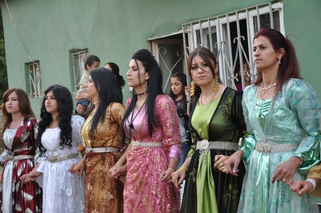 Yüksekova'da 19-20 Haziran 2010 tarihleri arasında evlenen çiftleri sizler için sayfamıza taşıdık.