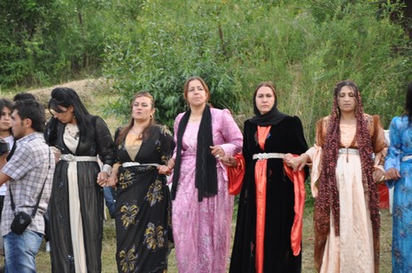 Yüksekova'da 19-20 Haziran 2010 tarihleri arasında evlenen çiftleri sizler için sayfamıza taşıdık.