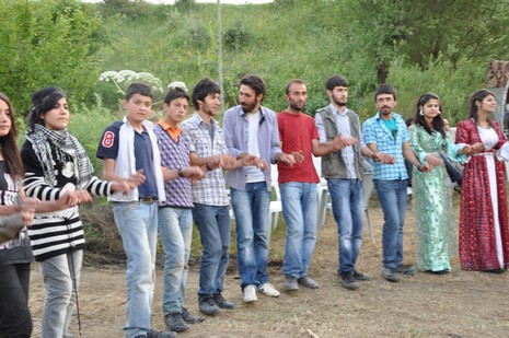 Yüksekova'da 19-20 Haziran 2010 tarihleri arasında evlenen çiftleri sizler için sayfamıza taşıdık.