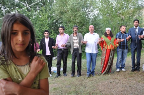 Yüksekova'da 19-20 Haziran 2010 tarihleri arasında evlenen çiftleri sizler için sayfamıza taşıdık.