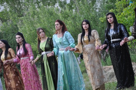 Yüksekova'da 19-20 Haziran 2010 tarihleri arasında evlenen çiftleri sizler için sayfamıza taşıdık.