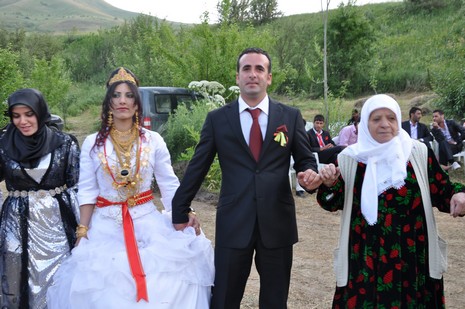 Yüksekova'da 19-20 Haziran 2010 tarihleri arasında evlenen çiftleri sizler için sayfamıza taşıdık.