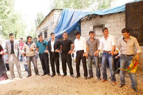 Yüksekova'da 19-20 Haziran 2010 tarihleri arasında evlenen çiftleri sizler için sayfamıza taşıdık.