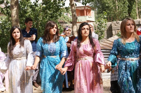 Yüksekova'da 19-20 Haziran 2010 tarihleri arasında evlenen çiftleri sizler için sayfamıza taşıdık.