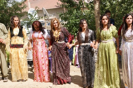 Yüksekova'da 19-20 Haziran 2010 tarihleri arasında evlenen çiftleri sizler için sayfamıza taşıdık.