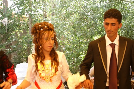 Yüksekova'da 19-20 Haziran 2010 tarihleri arasında evlenen çiftleri sizler için sayfamıza taşıdık.