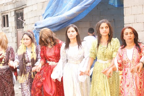 Yüksekova'da 19-20 Haziran 2010 tarihleri arasında evlenen çiftleri sizler için sayfamıza taşıdık.