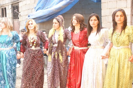 Yüksekova'da 19-20 Haziran 2010 tarihleri arasında evlenen çiftleri sizler için sayfamıza taşıdık.