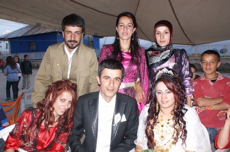 Yüksekova'da 19-20 Haziran 2010 tarihleri arasında evlenen çiftleri sizler için sayfamıza taşıdık.