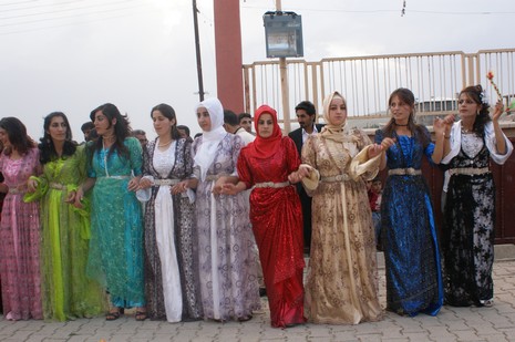 Yüksekova'da 19-20 Haziran 2010 tarihleri arasında evlenen çiftleri sizler için sayfamıza taşıdık.