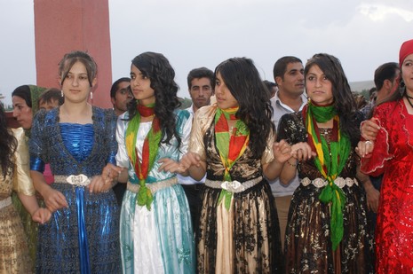 Yüksekova'da 19-20 Haziran 2010 tarihleri arasında evlenen çiftleri sizler için sayfamıza taşıdık.