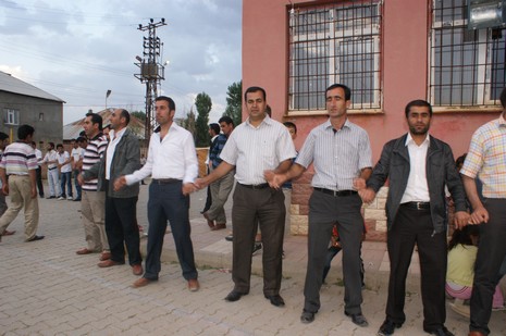 Yüksekova'da 19-20 Haziran 2010 tarihleri arasında evlenen çiftleri sizler için sayfamıza taşıdık.