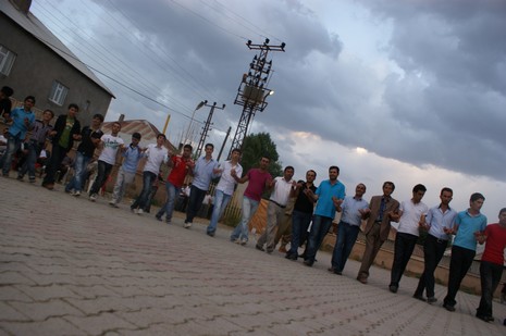 Yüksekova'da 19-20 Haziran 2010 tarihleri arasında evlenen çiftleri sizler için sayfamıza taşıdık.