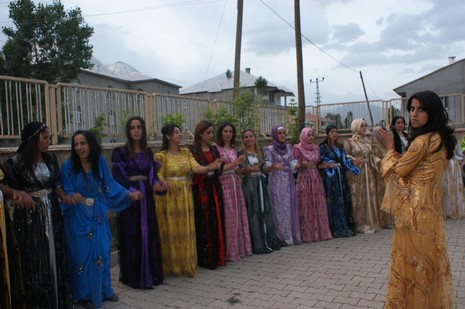 Yüksekova'da 19-20 Haziran 2010 tarihleri arasında evlenen çiftleri sizler için sayfamıza taşıdık.
