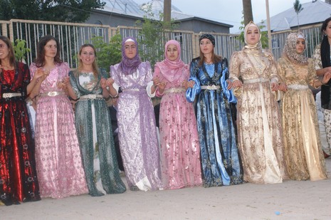 Yüksekova'da 19-20 Haziran 2010 tarihleri arasında evlenen çiftleri sizler için sayfamıza taşıdık.