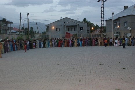 Yüksekova'da 19-20 Haziran 2010 tarihleri arasında evlenen çiftleri sizler için sayfamıza taşıdık.