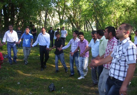 Yüksekova'da 26-27 Haziran 2010 tarihleri arasında evlenen çiftleri sizler için sayfamıza taşıdık.