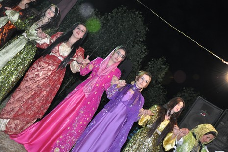 Yüksekova'da 26-27 Haziran 2010 tarihleri arasında evlenen çiftleri sizler için sayfamıza taşıdık.