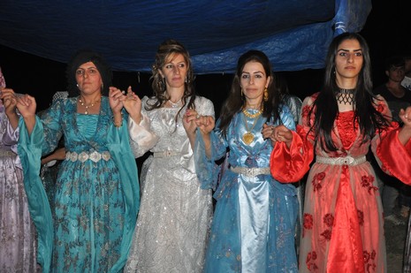 Yüksekova'da 26-27 Haziran 2010 tarihleri arasında evlenen çiftleri sizler için sayfamıza taşıdık.