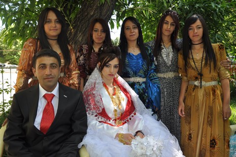 Yüksekova'da 26-27 Haziran 2010 tarihleri arasında evlenen çiftleri sizler için sayfamıza taşıdık.