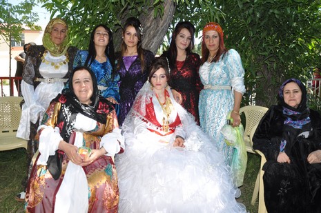 Yüksekova'da 26-27 Haziran 2010 tarihleri arasında evlenen çiftleri sizler için sayfamıza taşıdık.