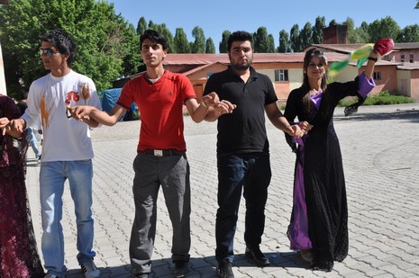 Yüksekova'da 26-27 Haziran 2010 tarihleri arasında evlenen çiftleri sizler için sayfamıza taşıdık.