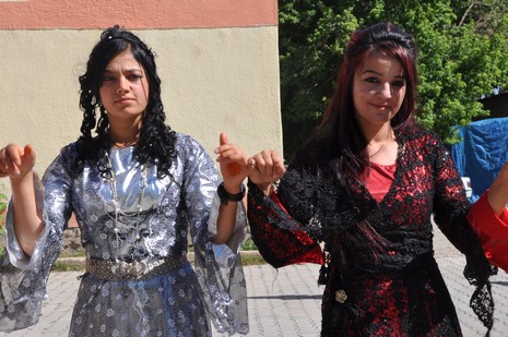 Yüksekova'da 26-27 Haziran 2010 tarihleri arasında evlenen çiftleri sizler için sayfamıza taşıdık.