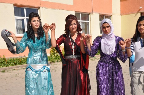 Yüksekova'da 26-27 Haziran 2010 tarihleri arasında evlenen çiftleri sizler için sayfamıza taşıdık.