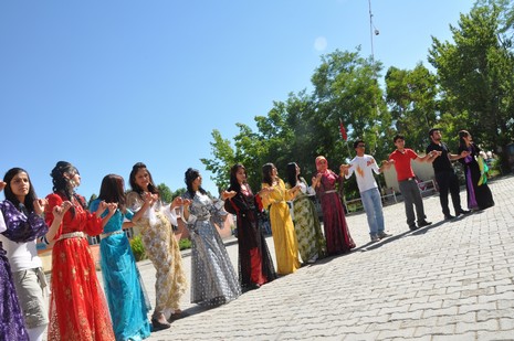 Yüksekova'da 26-27 Haziran 2010 tarihleri arasında evlenen çiftleri sizler için sayfamıza taşıdık.