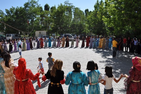 Yüksekova'da 26-27 Haziran 2010 tarihleri arasında evlenen çiftleri sizler için sayfamıza taşıdık.
