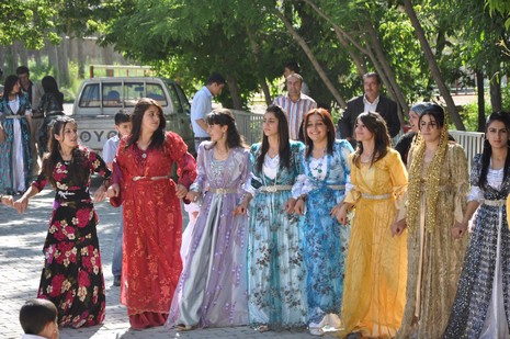 Yüksekova'da 26-27 Haziran 2010 tarihleri arasında evlenen çiftleri sizler için sayfamıza taşıdık.