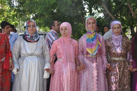 Yüksekova'da 26-27 Haziran 2010 tarihleri arasında evlenen çiftleri sizler için sayfamıza taşıdık.