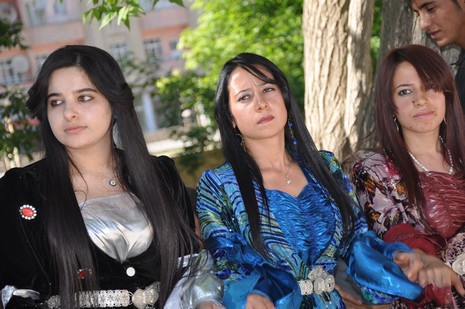 Yüksekova'da 26-27 Haziran 2010 tarihleri arasında evlenen çiftleri sizler için sayfamıza taşıdık.