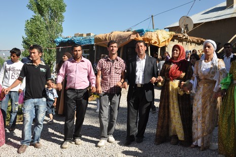 Yüksekova'da 26-27 Haziran 2010 tarihleri arasında evlenen çiftleri sizler için sayfamıza taşıdık.