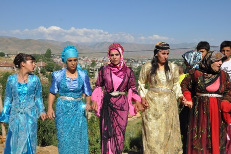 Yüksekova'da 26-27 Haziran 2010 tarihleri arasında evlenen çiftleri sizler için sayfamıza taşıdık.