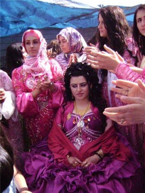 Yüksekova'da 26-27 Haziran 2010 tarihleri arasında evlenen çiftleri sizler için sayfamıza taşıdık.