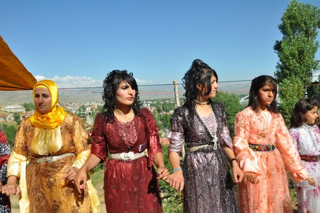 Yüksekova'da 26-27 Haziran 2010 tarihleri arasında evlenen çiftleri sizler için sayfamıza taşıdık.