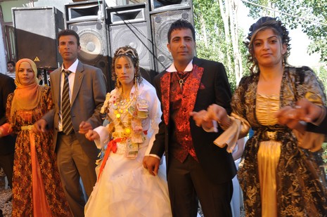 Yüksekova'da 26-27 Haziran 2010 tarihleri arasında evlenen çiftleri sizler için sayfamıza taşıdık.