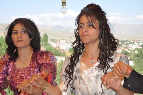 Yüksekova'da 26-27 Haziran 2010 tarihleri arasında evlenen çiftleri sizler için sayfamıza taşıdık.