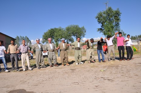 Yüksekova'da 26-27 Haziran 2010 tarihleri arasında evlenen çiftleri sizler için sayfamıza taşıdık.