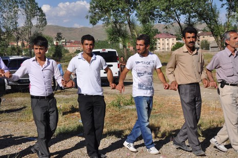 Yüksekova'da 26-27 Haziran 2010 tarihleri arasında evlenen çiftleri sizler için sayfamıza taşıdık.