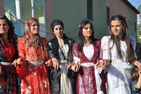 Yüksekova'da 26-27 Haziran 2010 tarihleri arasında evlenen çiftleri sizler için sayfamıza taşıdık.