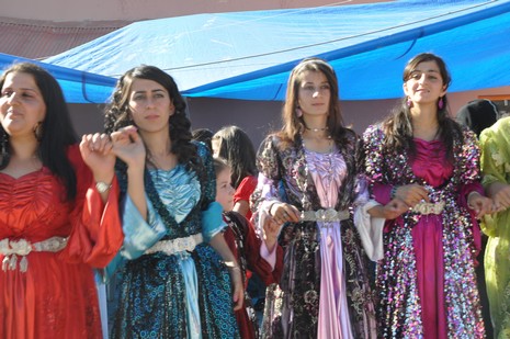 Yüksekova'da 26-27 Haziran 2010 tarihleri arasında evlenen çiftleri sizler için sayfamıza taşıdık.