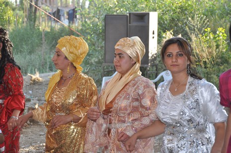 Yüksekova'da 26-27 Haziran 2010 tarihleri arasında evlenen çiftleri sizler için sayfamıza taşıdık.