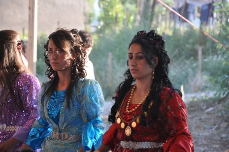 Yüksekova'da 26-27 Haziran 2010 tarihleri arasında evlenen çiftleri sizler için sayfamıza taşıdık.